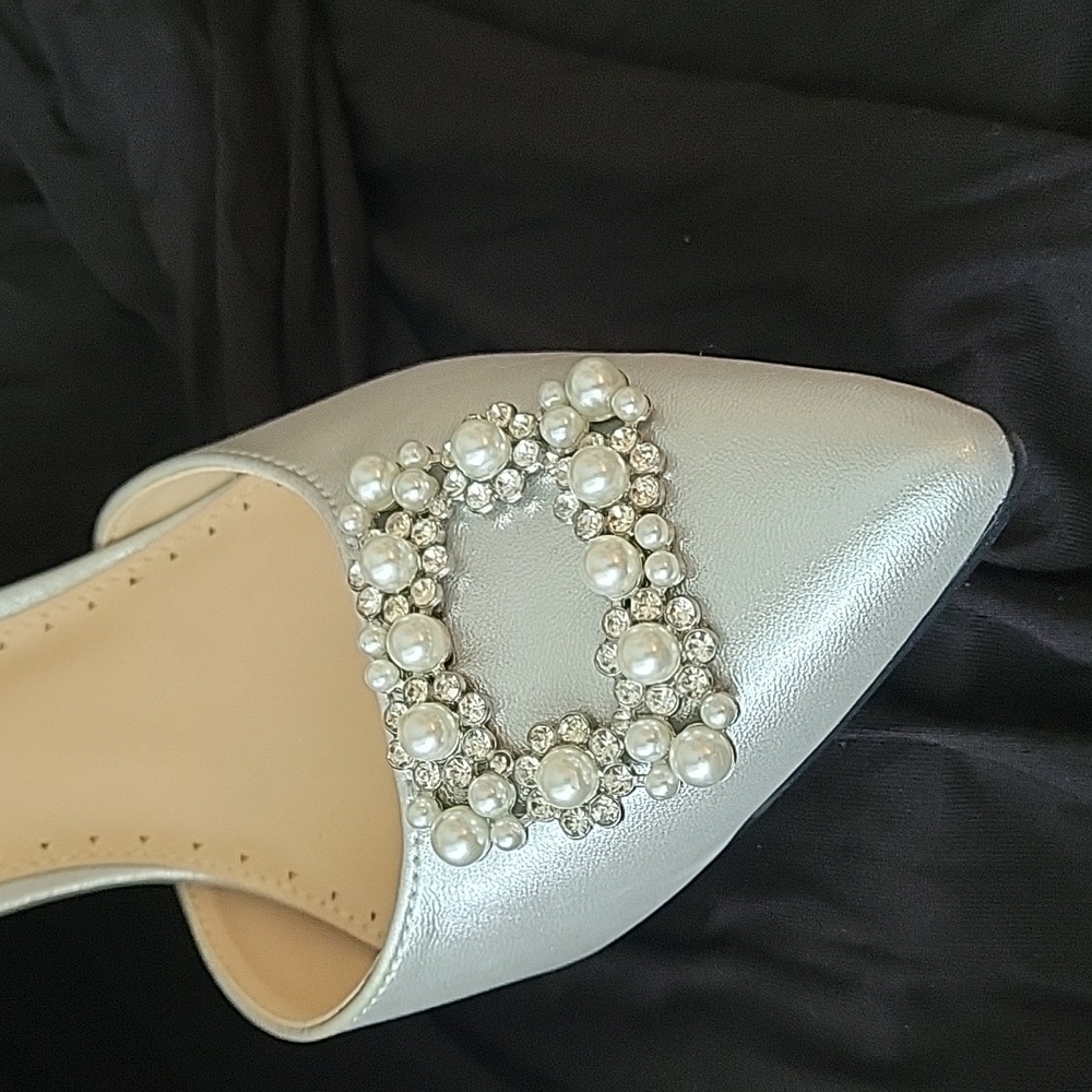Adrienne Vittadini silver formal shoes. - Picture 4 of 13